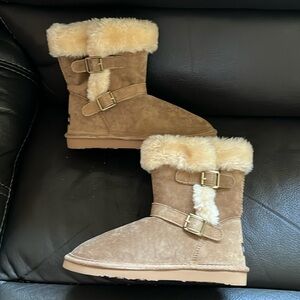 New Lamo camel color fleece lined boots